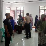Lurah Selawan Bagi Penyaluran Bantuan Sembako Dari Propinsi Sumatera Utara